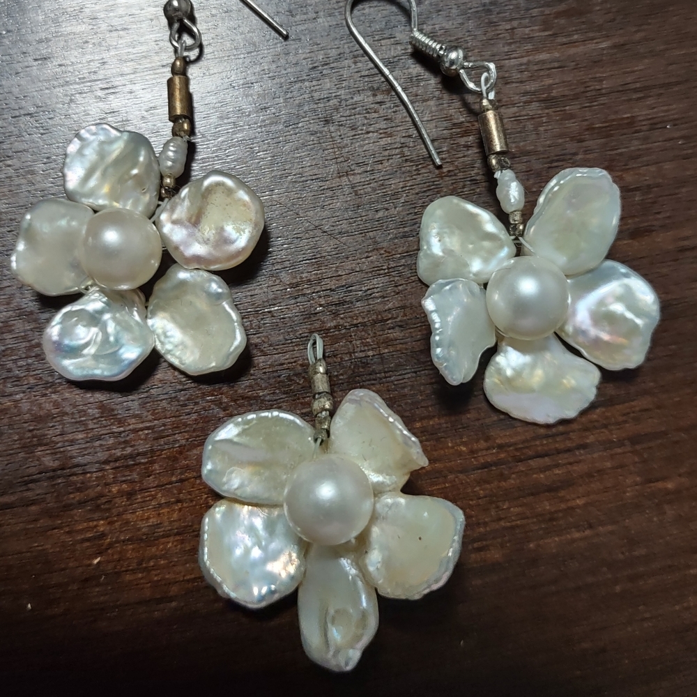 pearl earrings and pendant